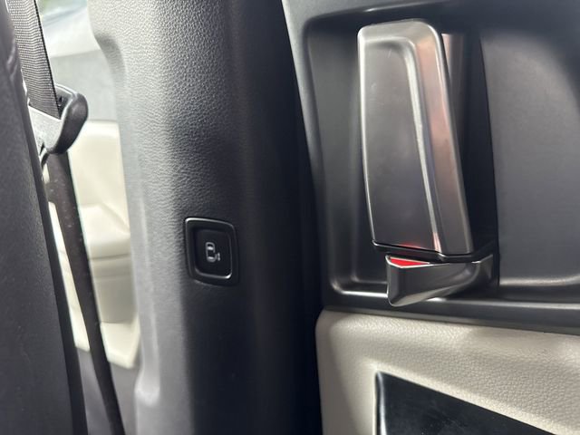 Used 2024 Kia Carnival LX image 28