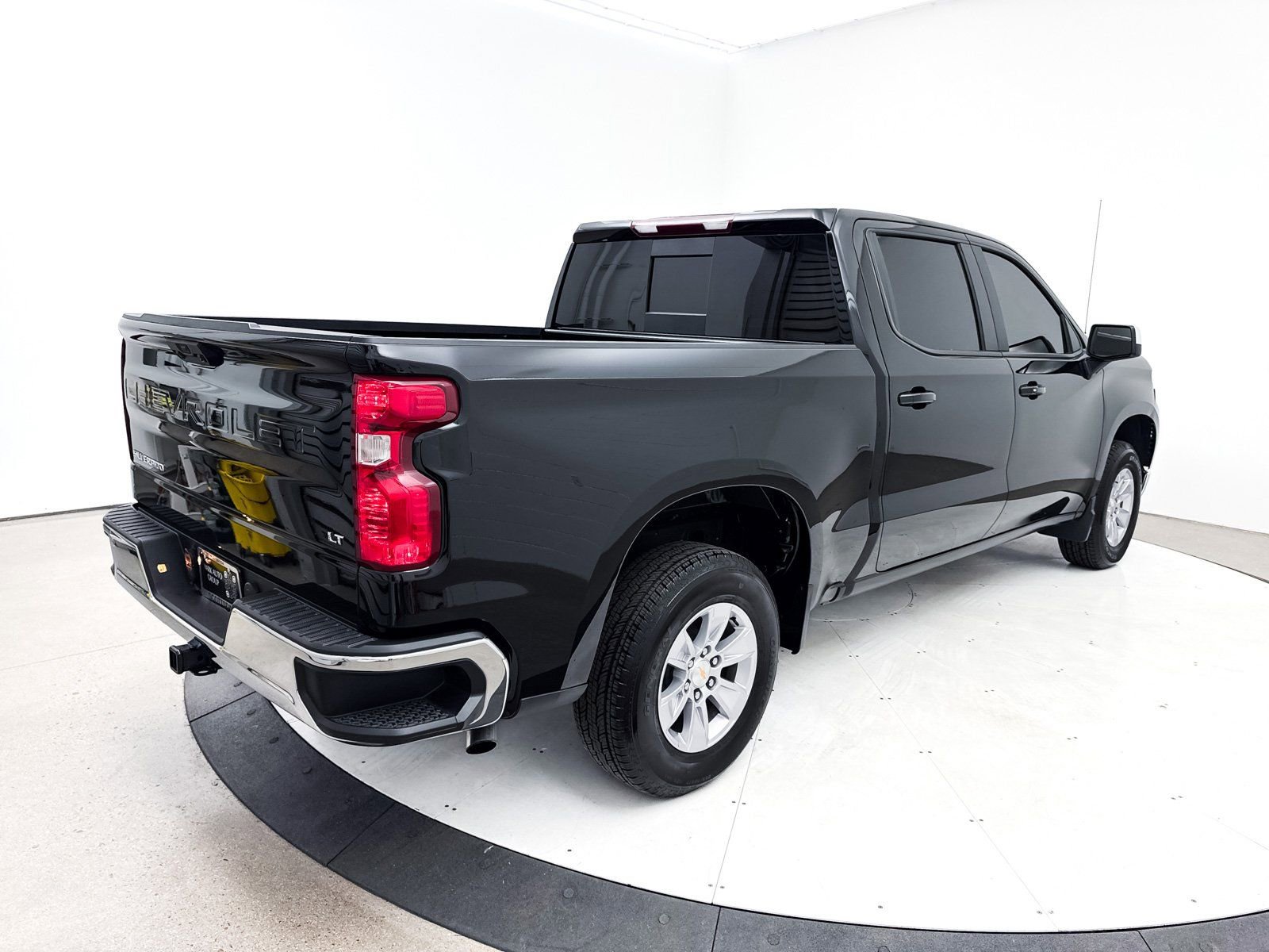 Used 2025 Chevrolet Silverado 1500 LT w/ Convenience Package II image 18