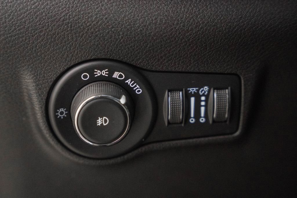 Used 2022 Jeep Compass Limited image 47