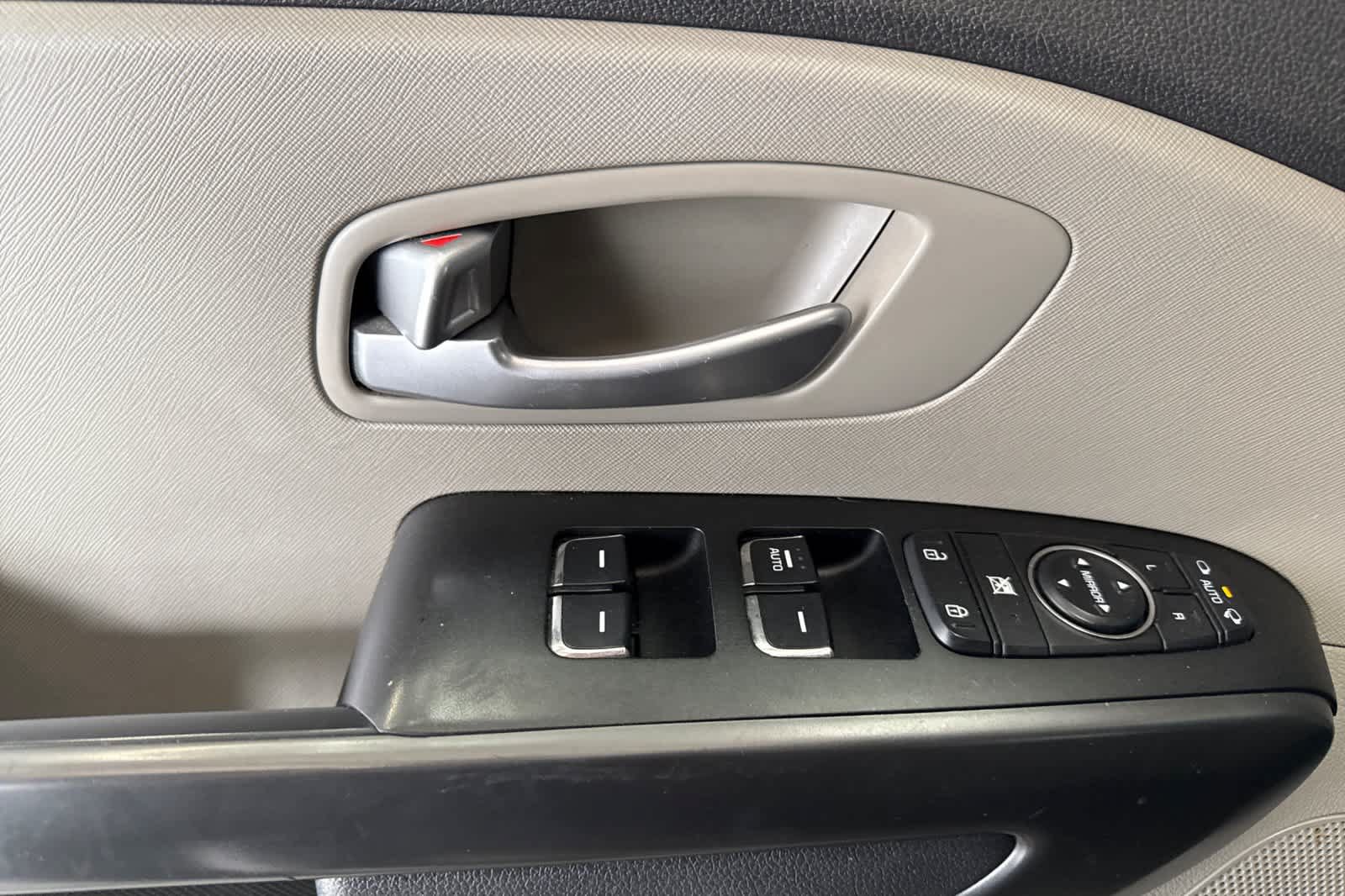Used 2017 Kia Sedona LX w/ LX Essentials Premium Package FWD image 11
