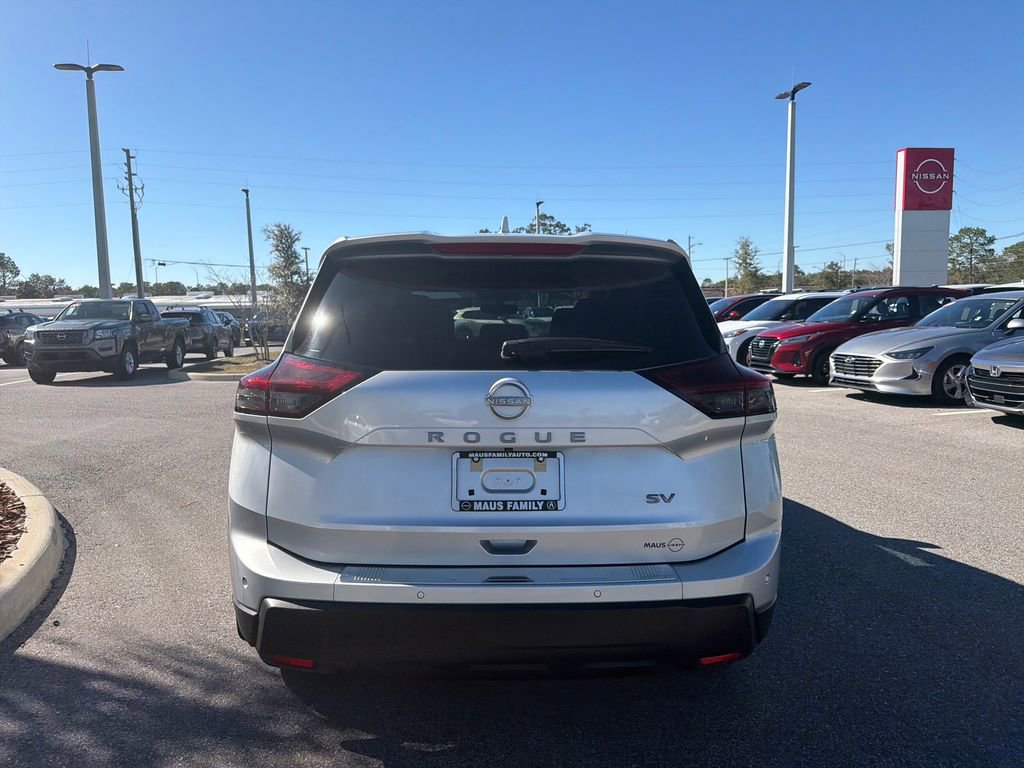 Used 2024 Nissan Rogue SV image 7