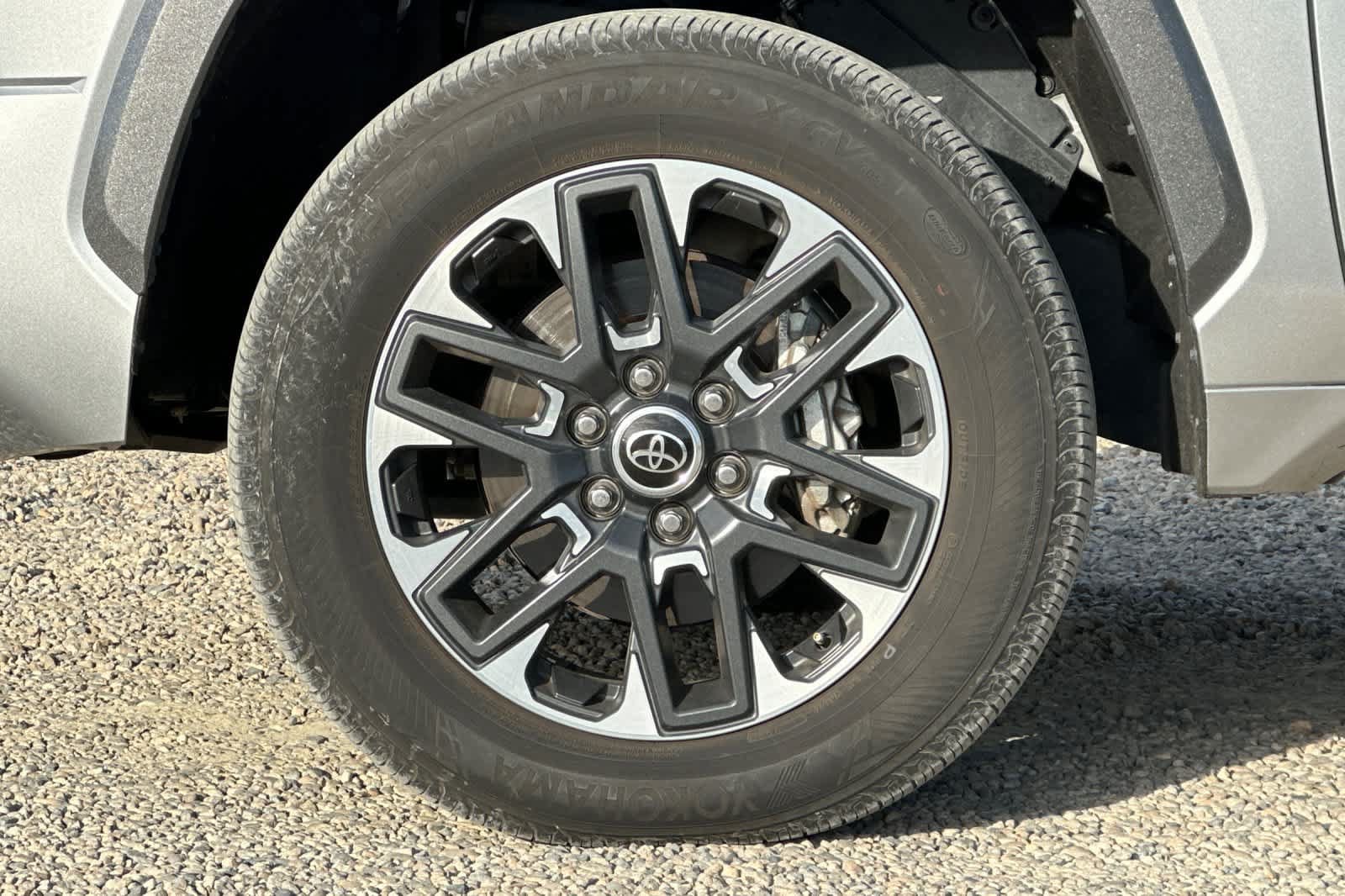 Used 2024 Toyota Tundra Limited AWD/4WD image 11