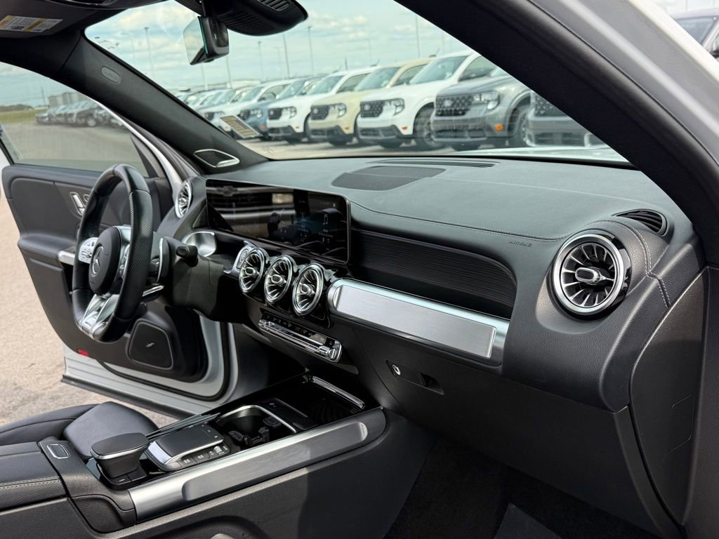 Used 2021 Mercedes-Benz GLB 35 AMG 4MATIC image 17