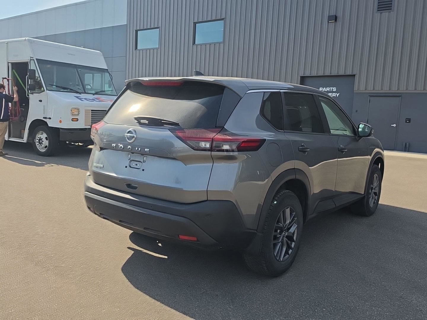 Used 2021 Nissan Rogue S FWD image 3