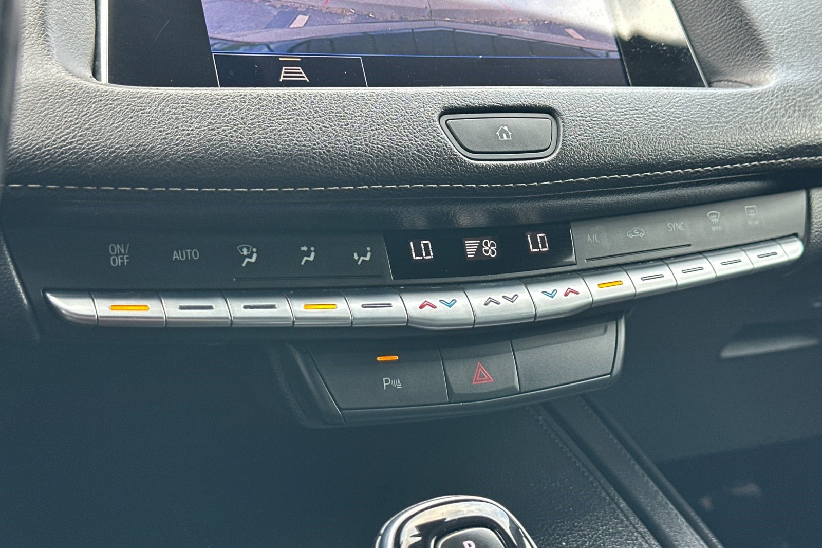 Used 2022 Cadillac XT4 Premium Luxury w/ Safety Alert Package AWD/4WD image 19