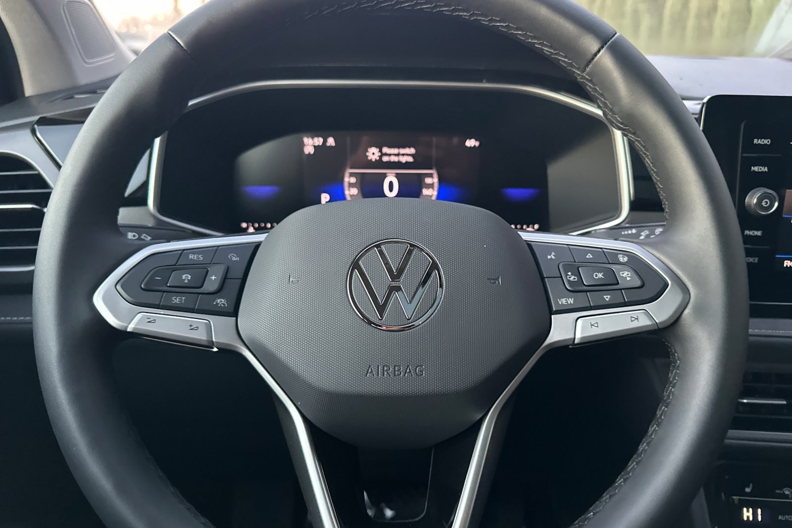 New 2026 Volkswagen Taos SE image 23