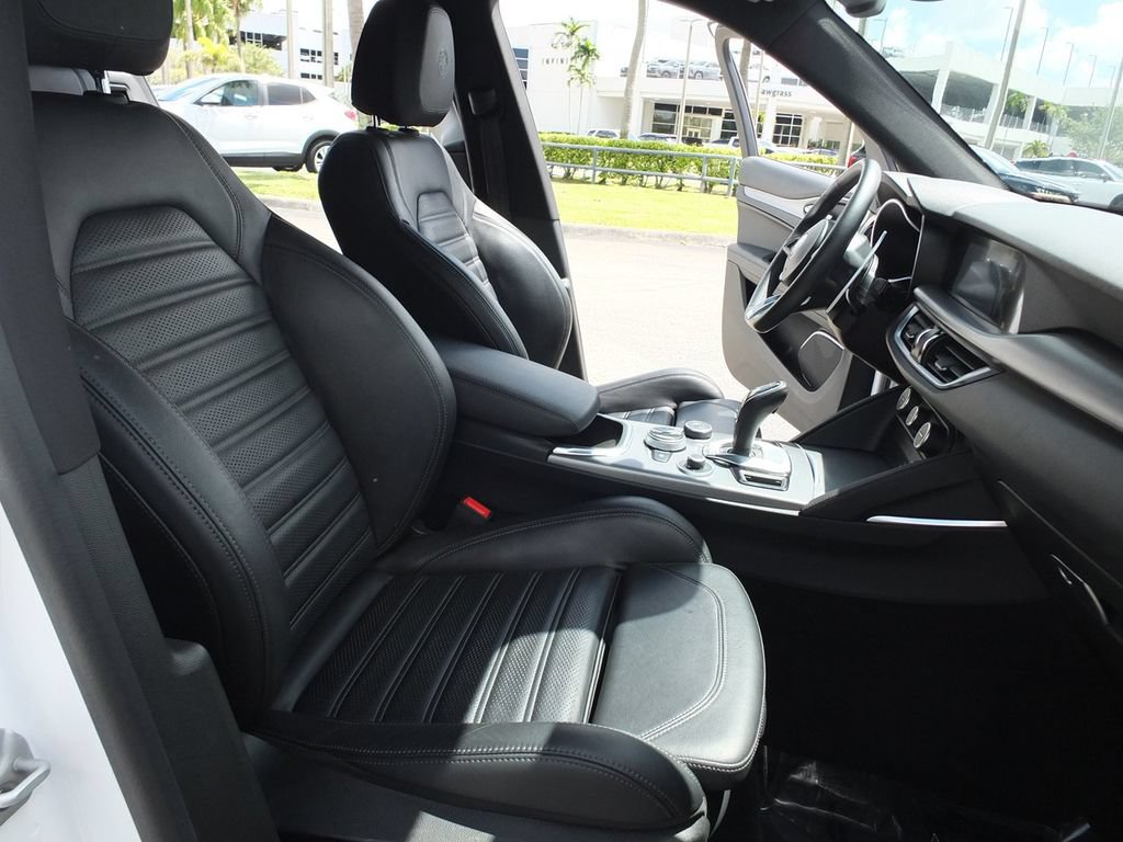 Used 2023 Alfa Romeo Stelvio Veloce AWD/4WD image 23