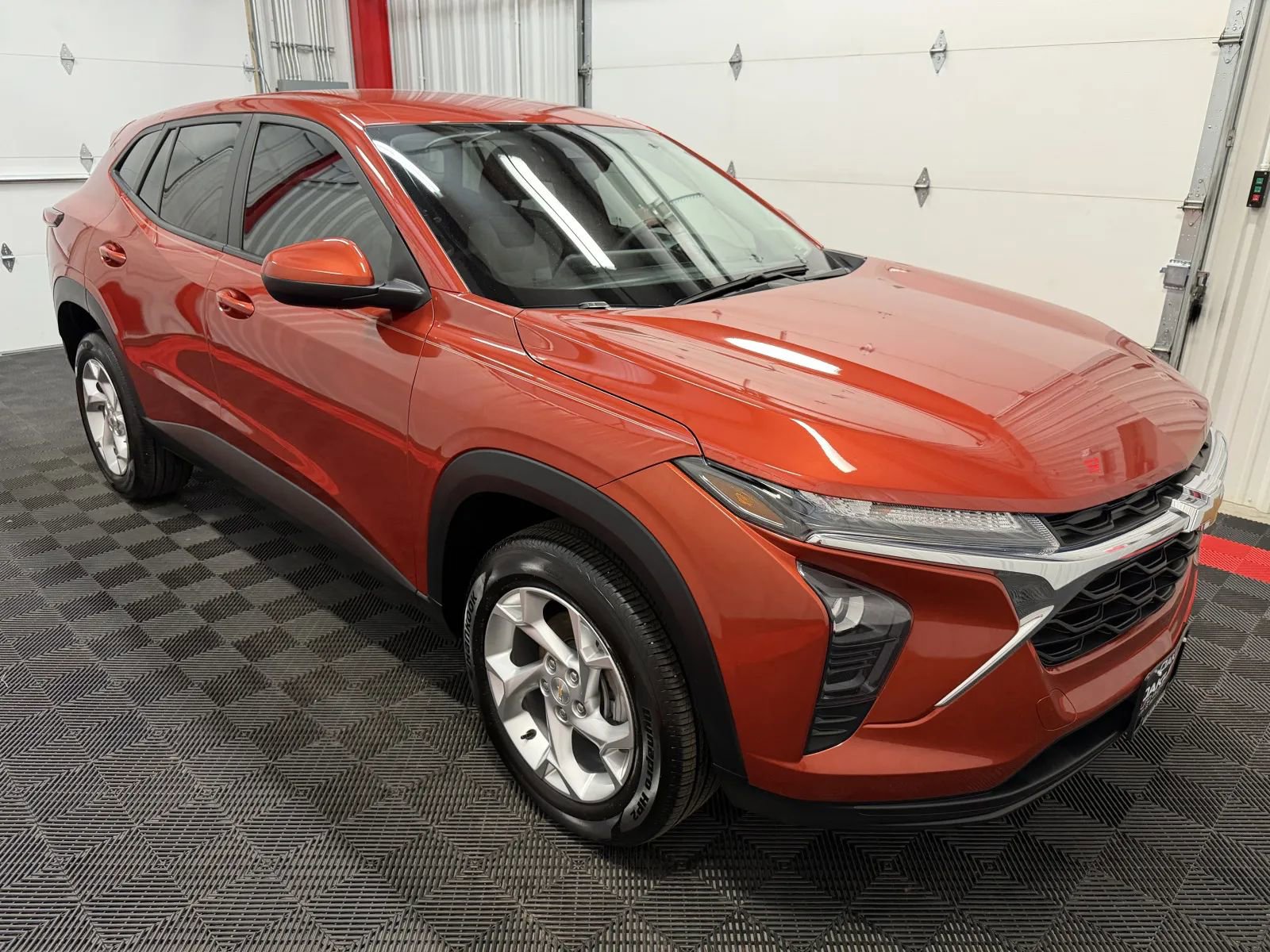 Used 2024 Chevrolet Trax LS w/ LS Convenience Package FWD image 5