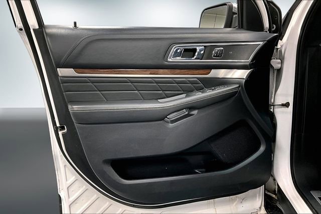 Used 2017 Ford Explorer Platinum AWD/4WD image 19