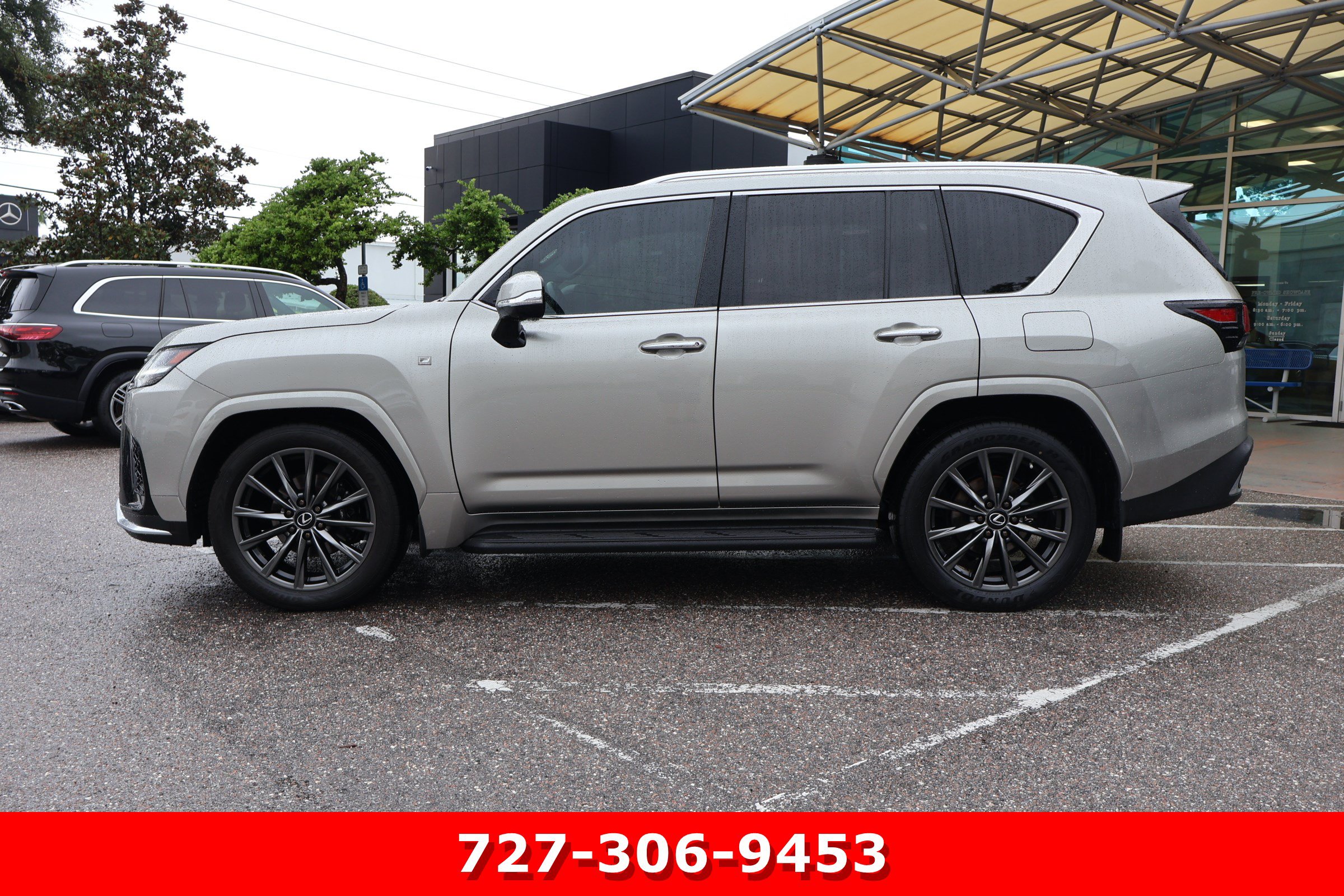Used 2022 Lexus LX 600 F Sport w/ Accessory Package (Z1) AWD/4WD image 6