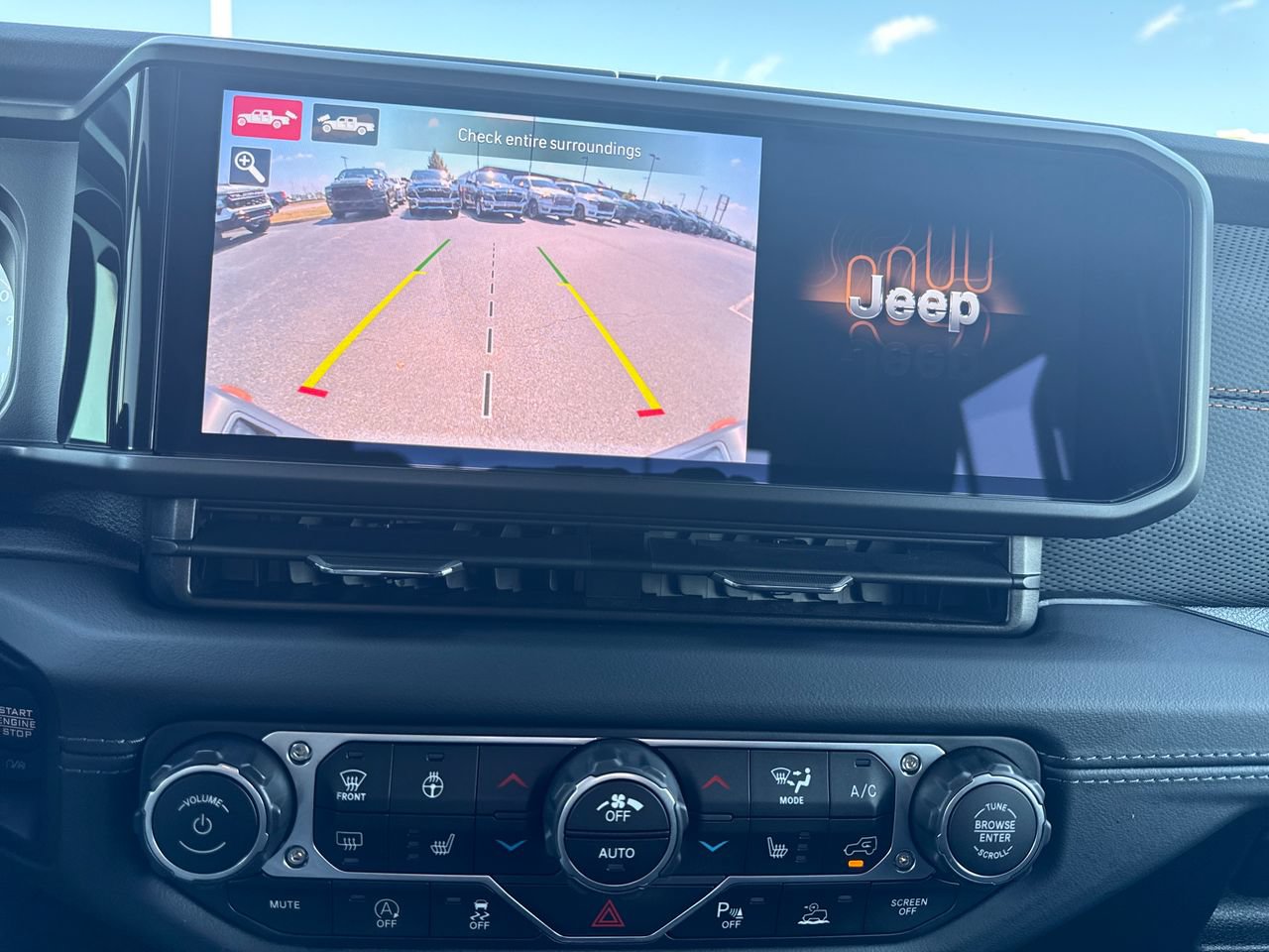 Certified 2026 Jeep Gladiator Mojave w/ Safety Group AWD/4WD image 18