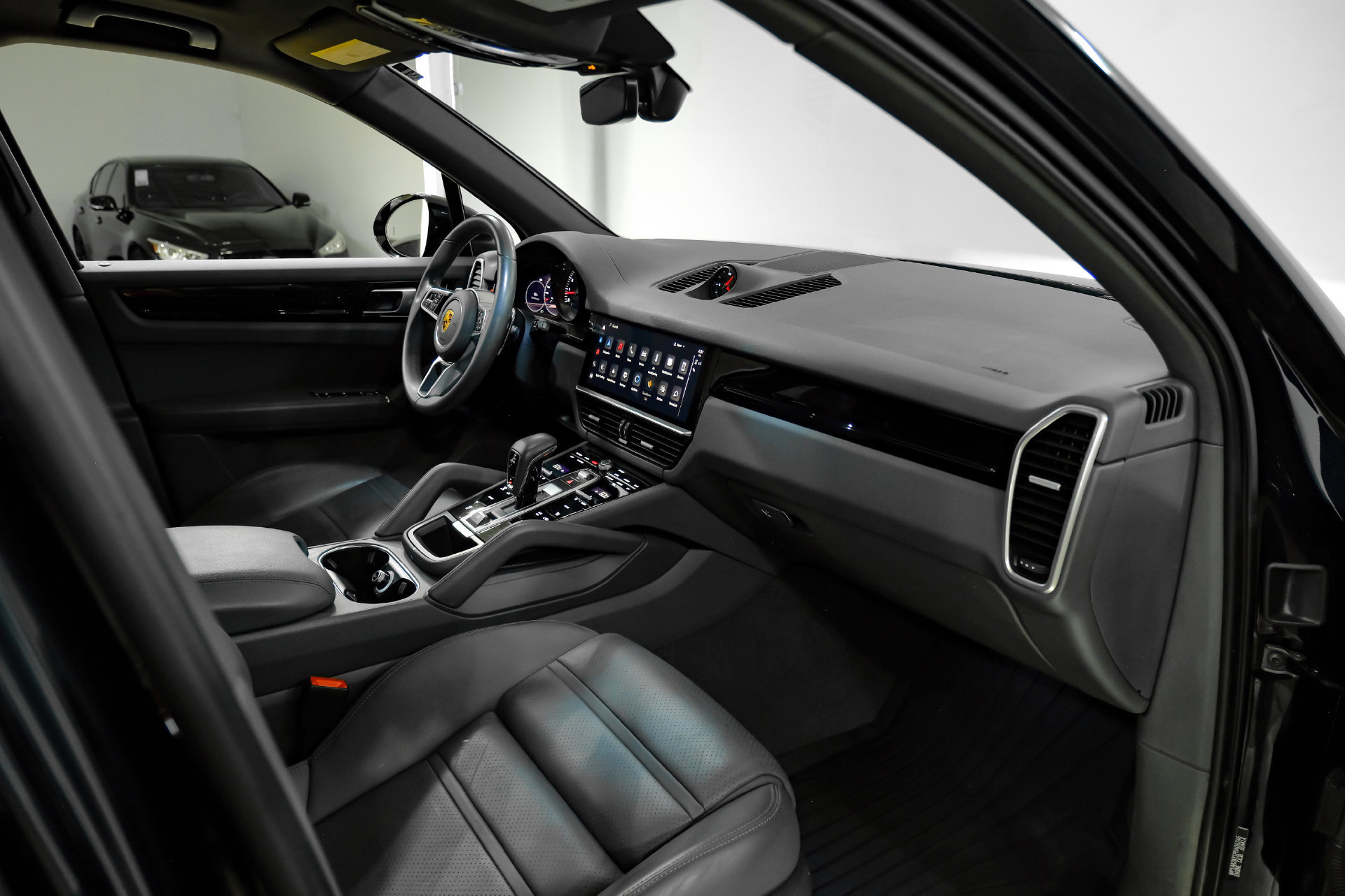Used 2023 Porsche Cayenne AWD/4WD image 17
