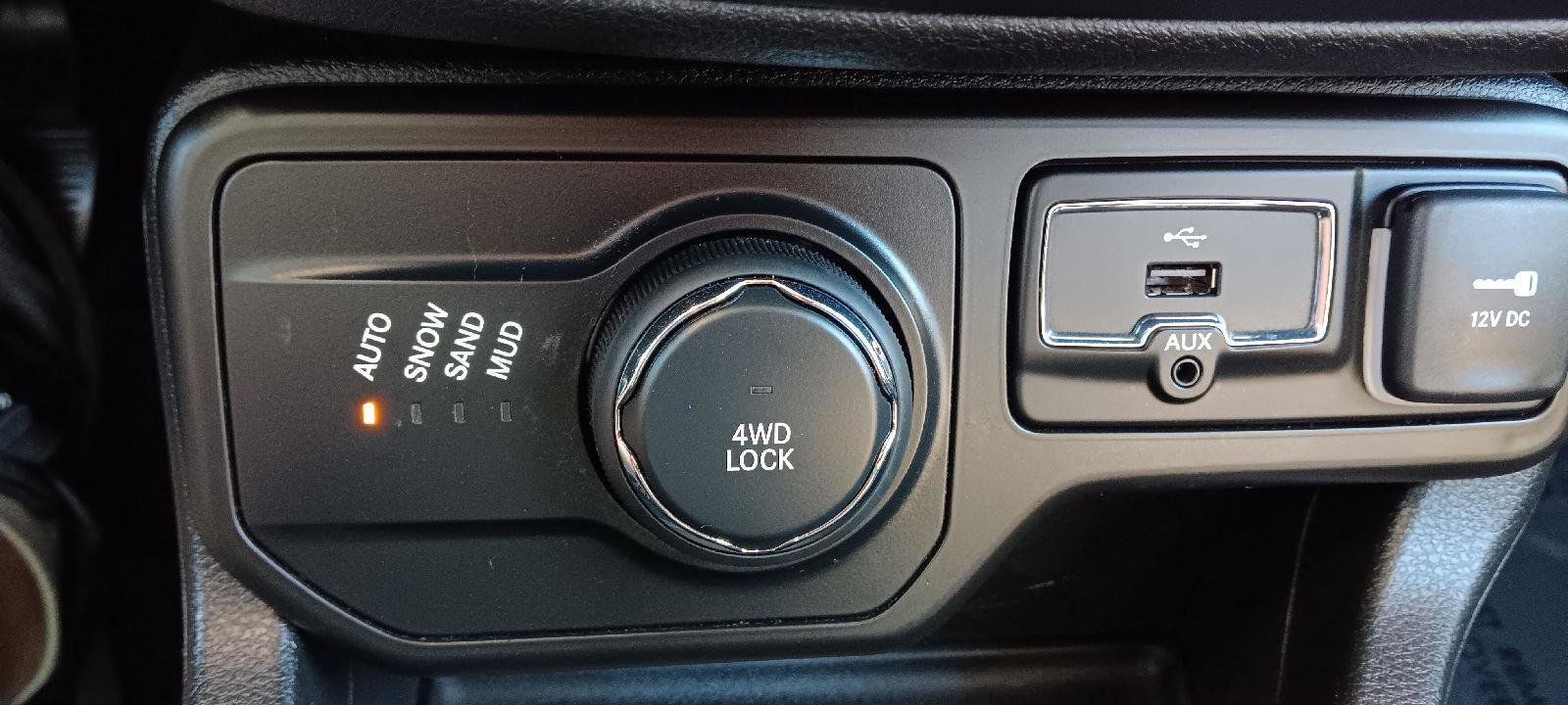 Used 2018 Jeep Renegade Latitude image 20