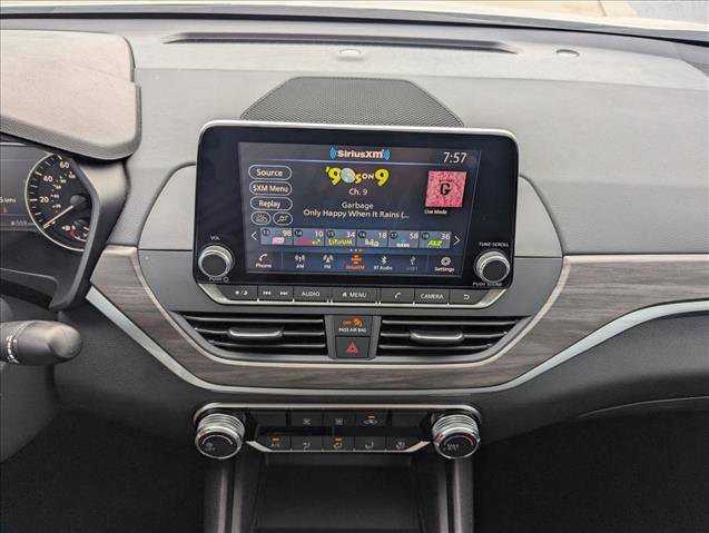 Used 2025 Nissan Altima 2.5 SV FWD image 14