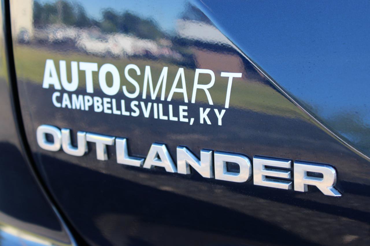 Used 2025 Mitsubishi Outlander SE FWD image 6