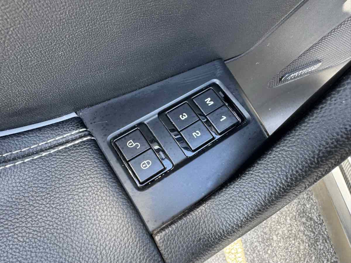 Used 2017 Jaguar F-PACE S image 25