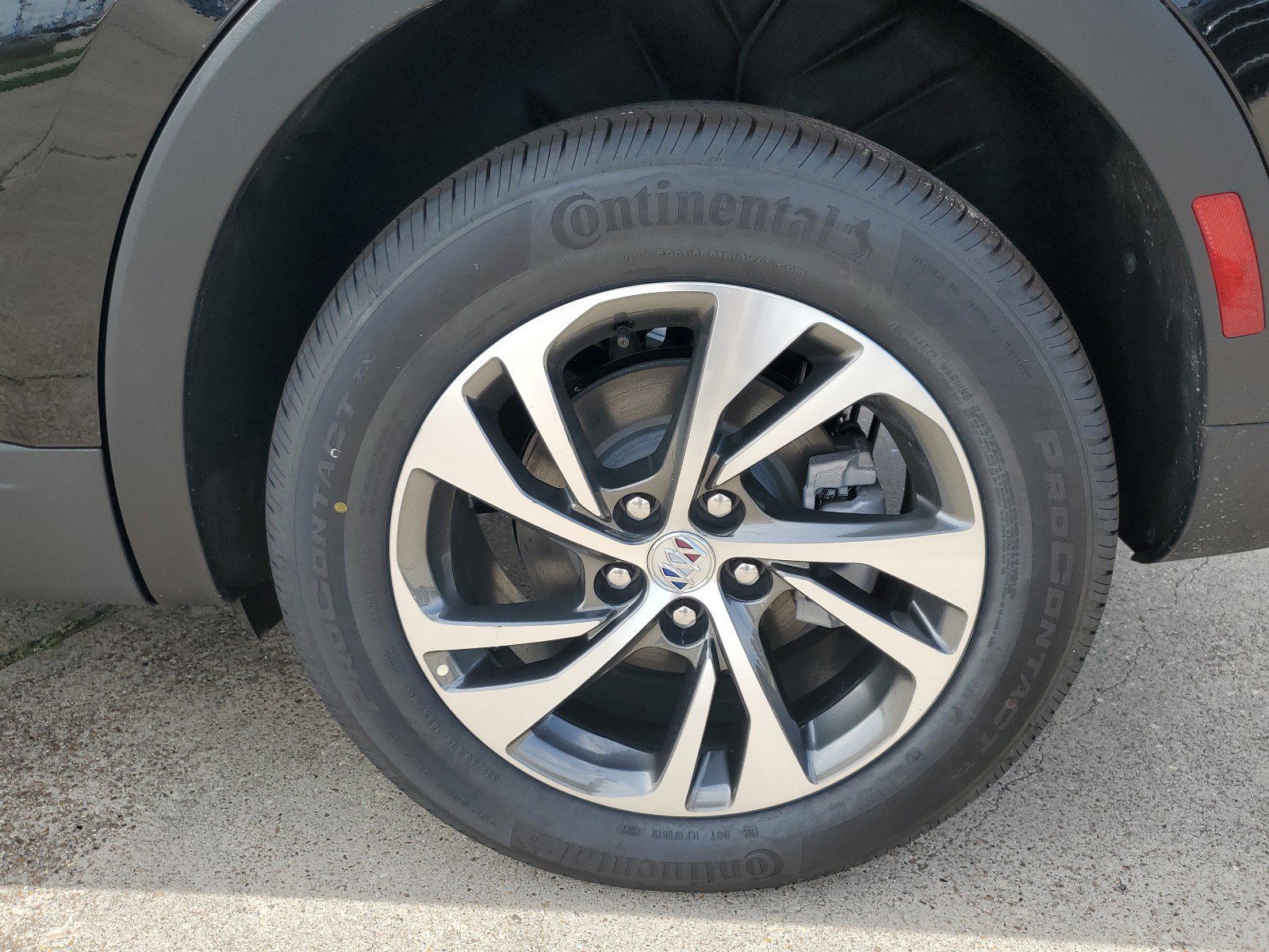 Used 2023 Buick Envision Essence image 24