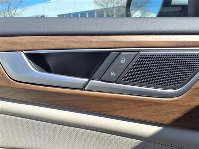 New 2025 Volkswagen Atlas SE image 14