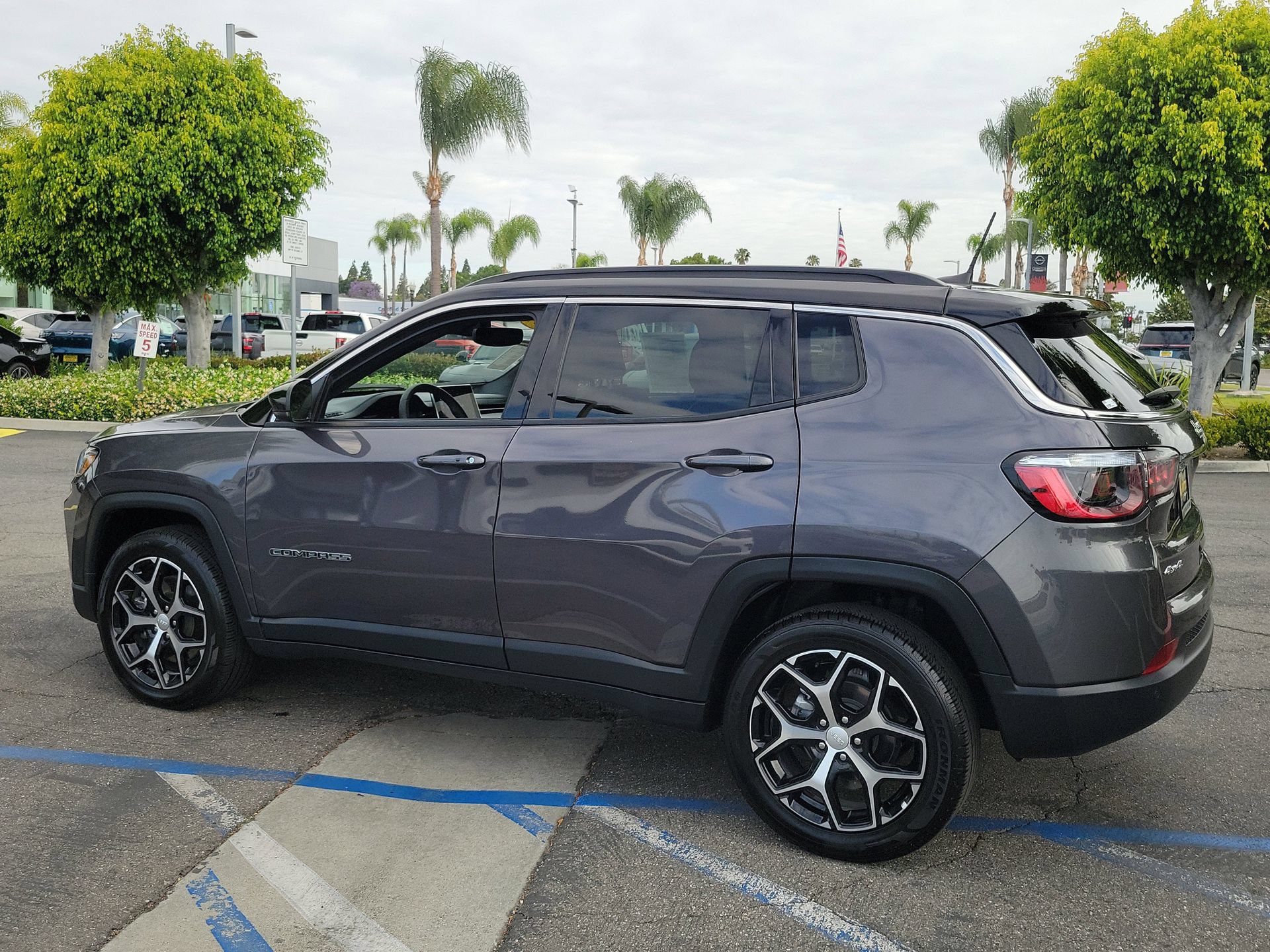 Used 2024 Jeep Compass Limited AWD/4WD image 23