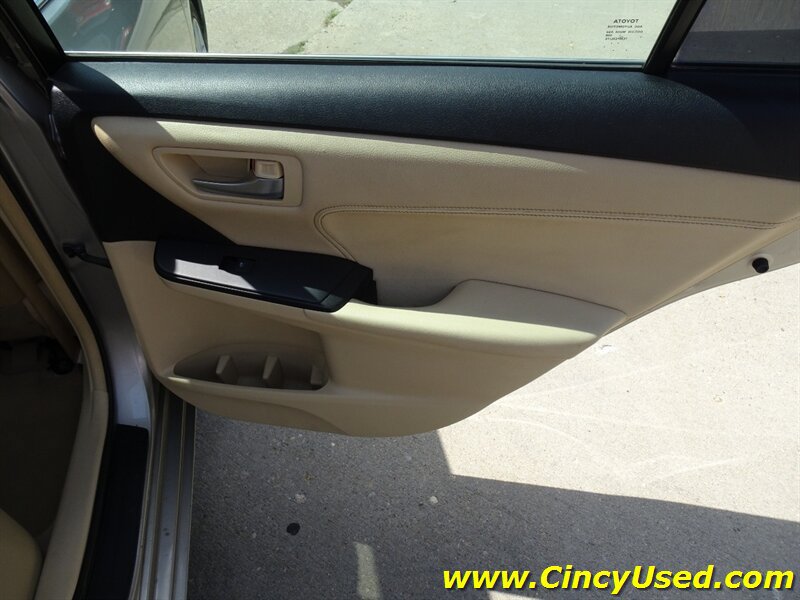 Used 2017 Toyota Camry XLE w/ Moonroof Package FWD image 33
