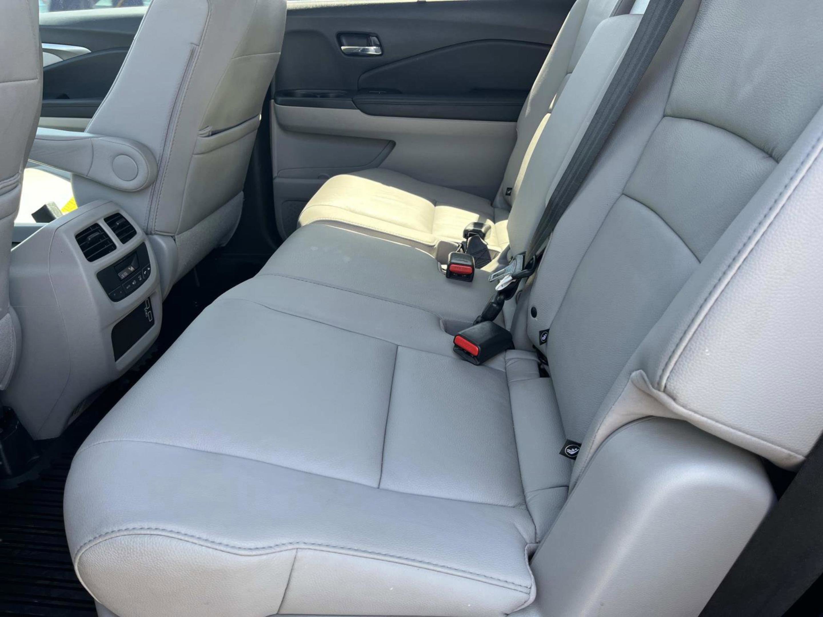 Used 2022 Honda Pilot Special Edition image 17