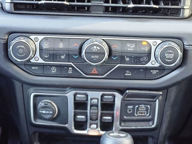 Used 2025 Jeep Wrangler Sahara image 24