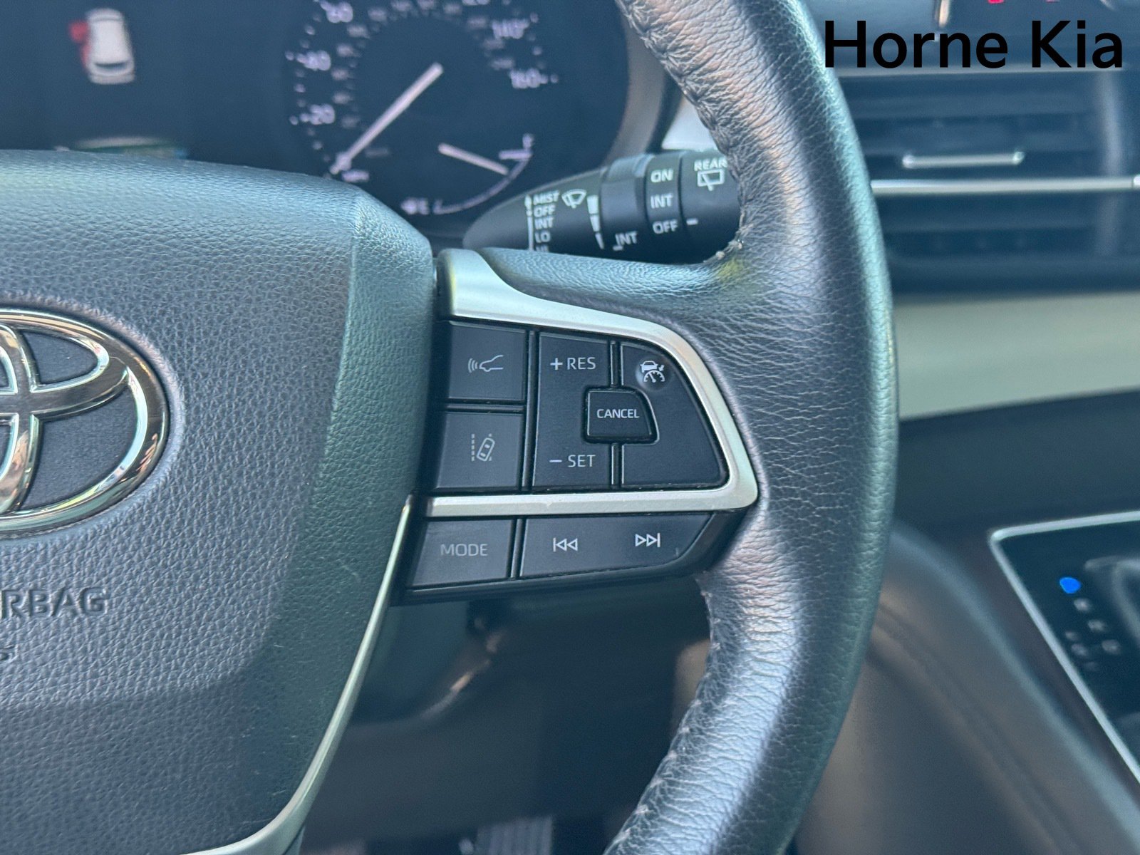 Used 2021 Toyota Sienna XLE FWD image 19