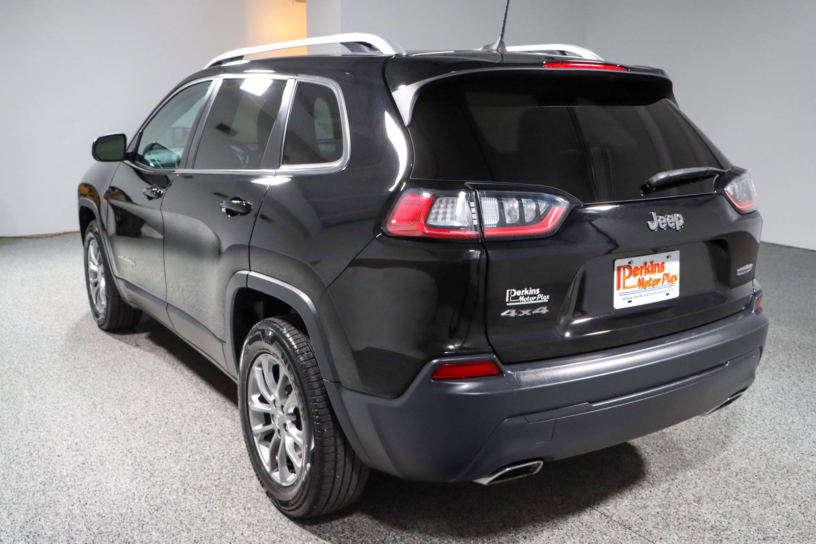 Used 2019 Jeep Cherokee Latitude Plus w/ Comfort/Convenience Group image 9