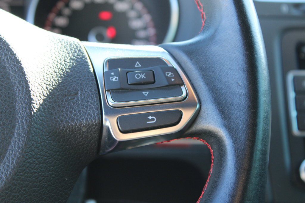Used 2011 Volkswagen Golf 2-Door FWD image 22