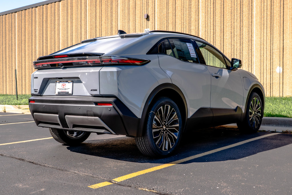 New 2026 Toyota C-HR AWD/4WD image 9