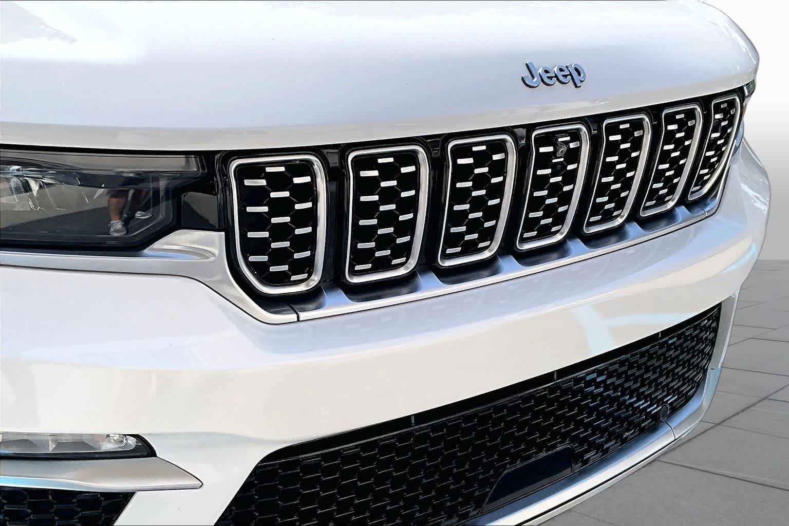Used 2022 Jeep Grand Cherokee Summit AWD/4WD image 30