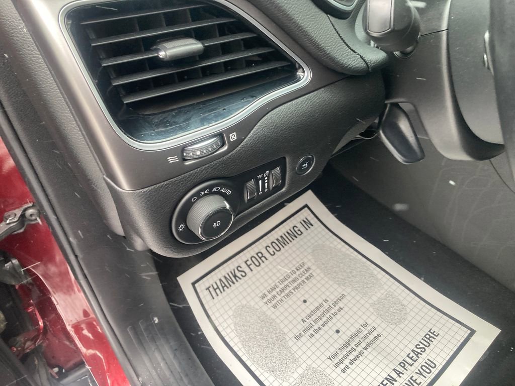 Used 2019 Jeep Cherokee Limited image 17