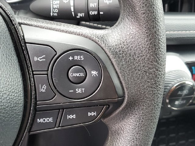 Used 2025 Toyota RAV4 XLE AWD/4WD image 13