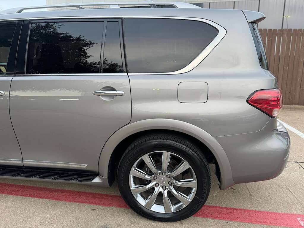Used 2011 INFINITI QX56 4WD w/ Deluxe Touring Pkg image 5