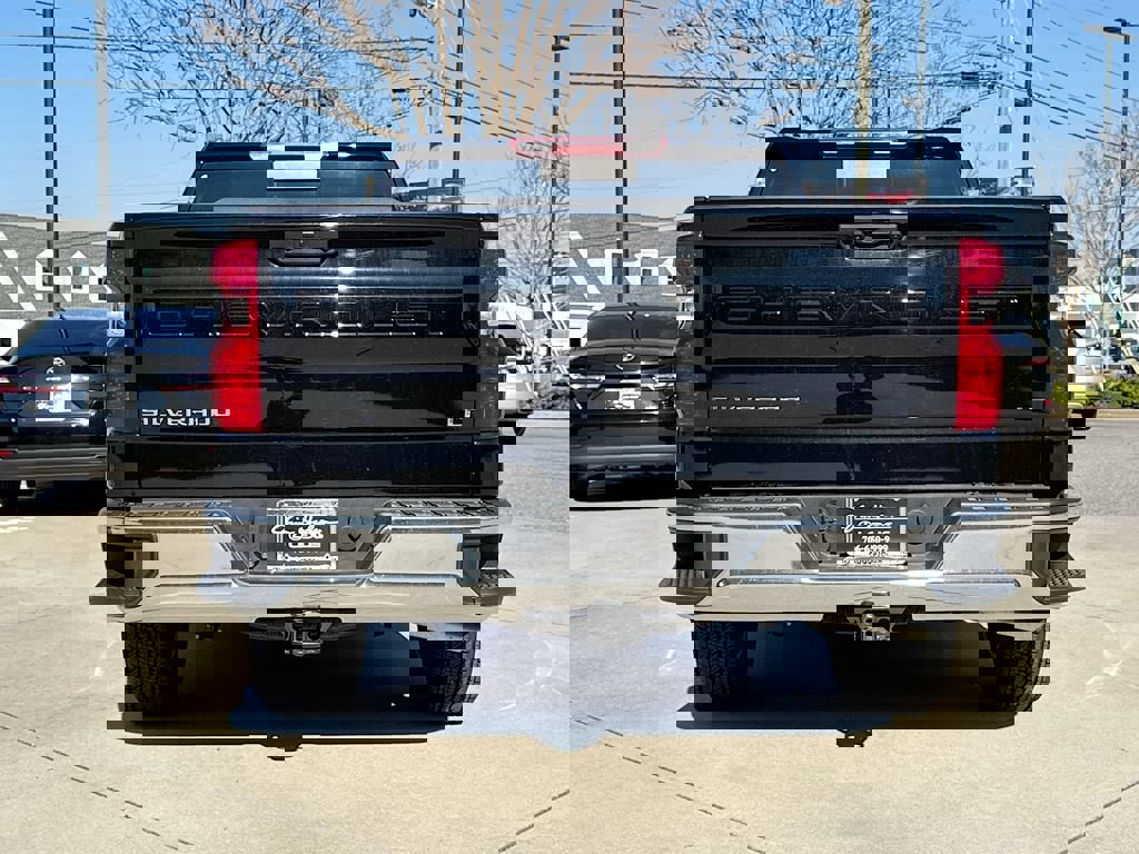 Used 2025 Chevrolet Silverado 1500 LT w/ Leather Package RWD image 7