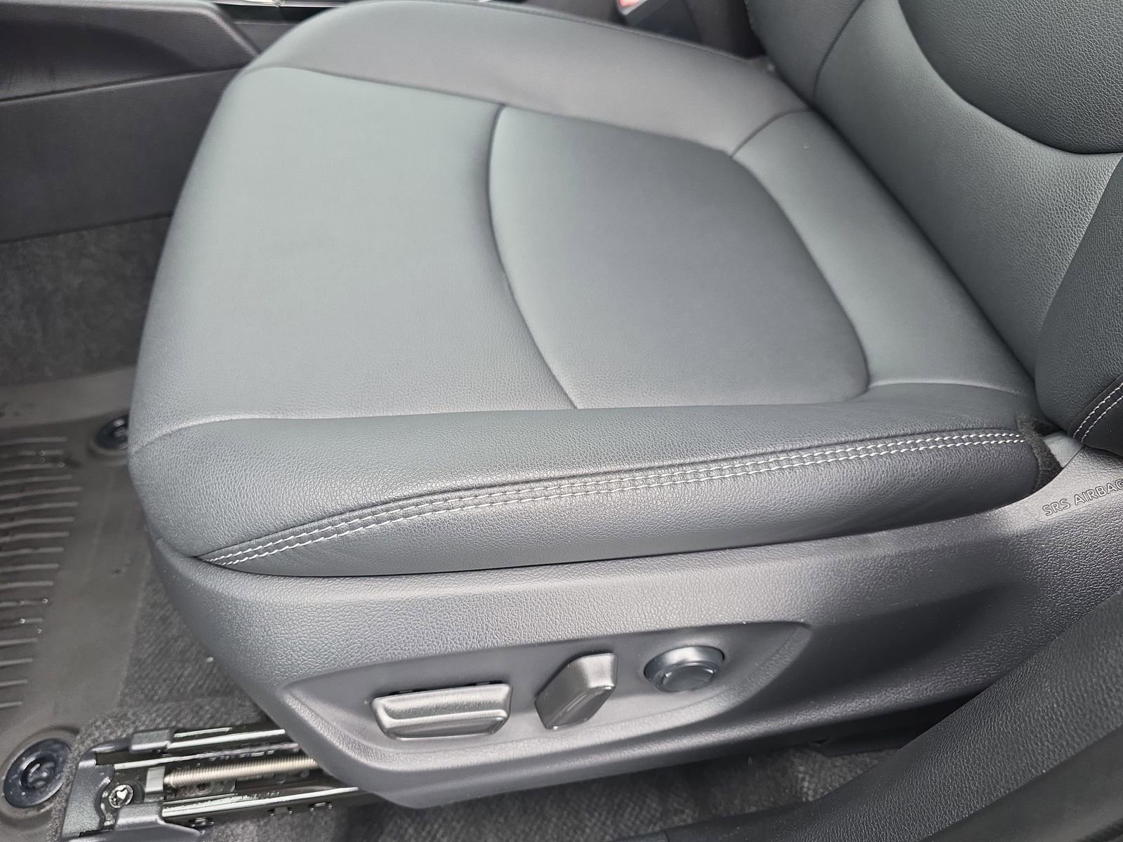 Used 2025 Toyota Corolla Cross XLE w/ Convenience Package image 28