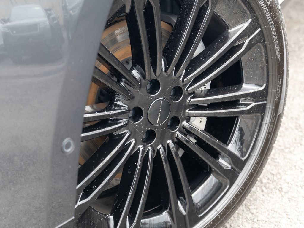 New 2026 Land Rover Range Rover SE image 9