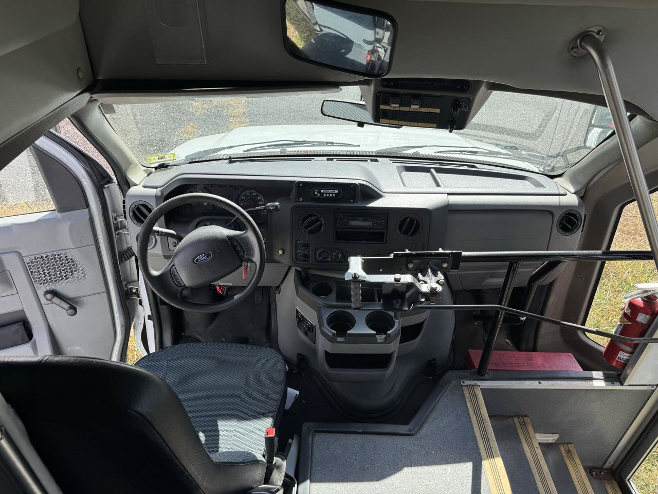 Used 2012 Ford E-450 and Econoline 450 Super Duty w/ Shuttle Bus Prep Pkg RWD image 4