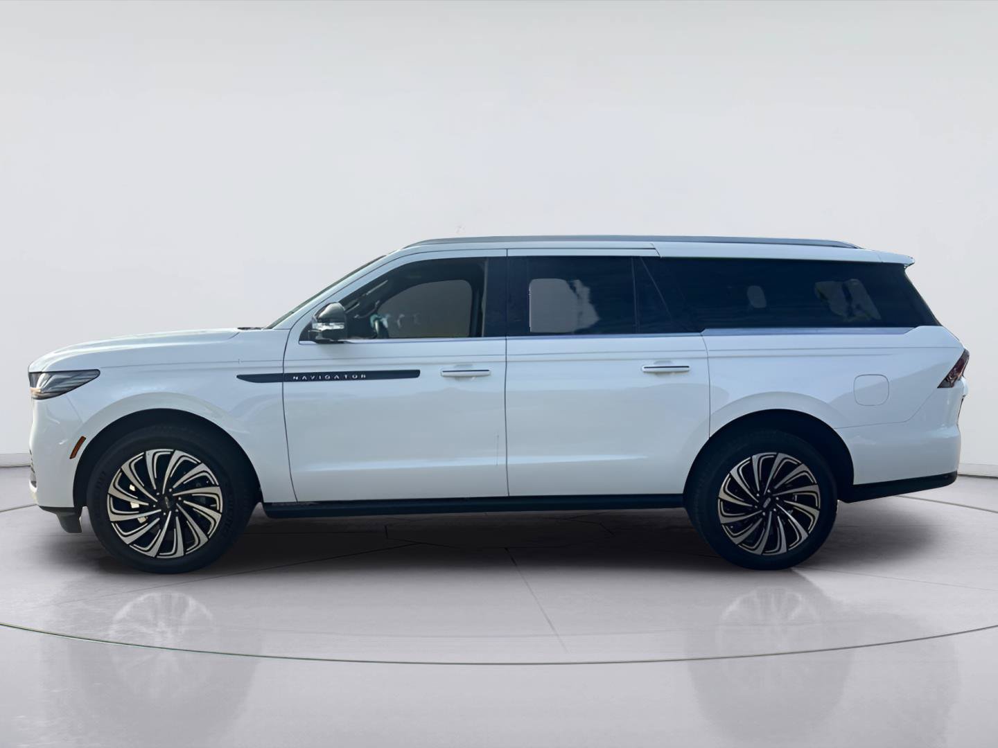 Used 2025 Lincoln Navigator L Black Label AWD/4WD image 8