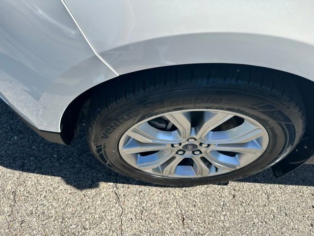 Used 2022 Ford Edge Titanium w/ Equipment Group 301A AWD/4WD image 11