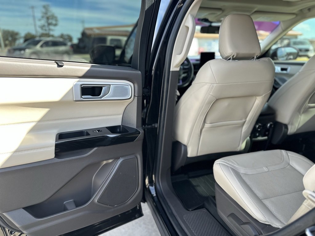 Used 2021 Ford Explorer Platinum w/ Equipment Group 601A image 12