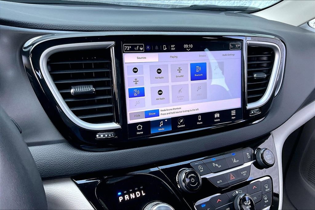 Used 2024 Chrysler Pacifica Touring-L FWD image 24