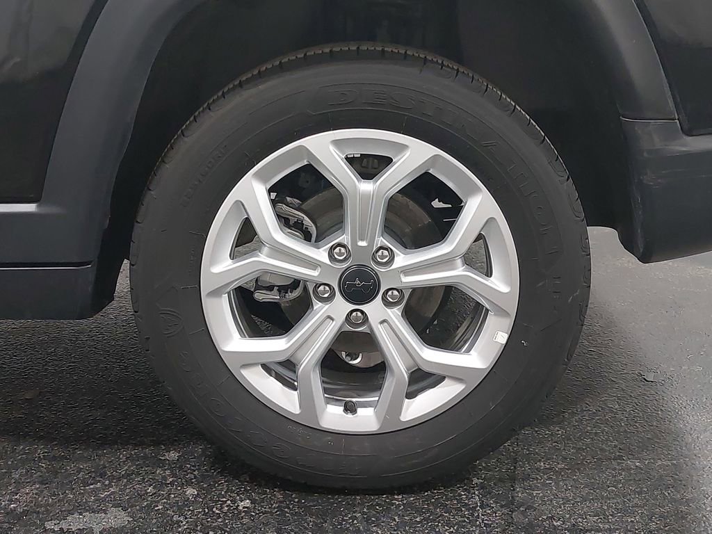 Used 2025 Jeep Compass Latitude image 32