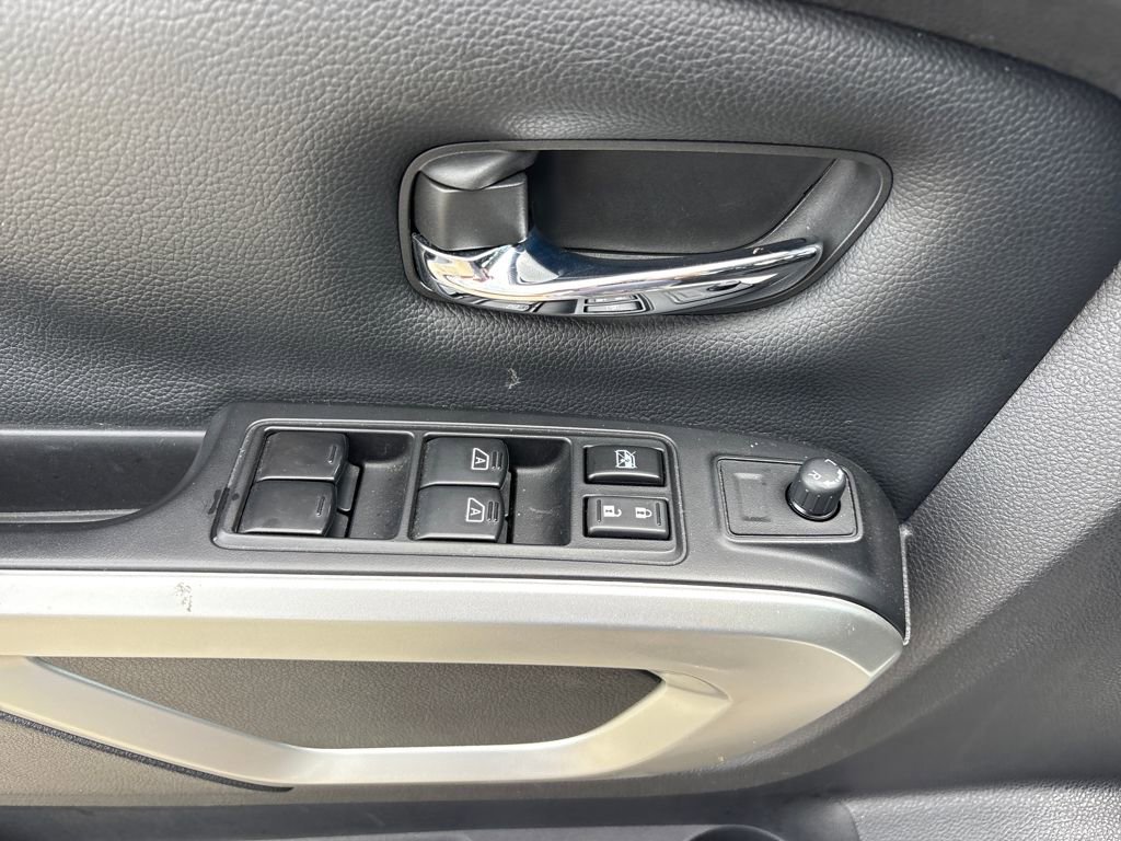 Used 2019 Nissan Titan SV image 16