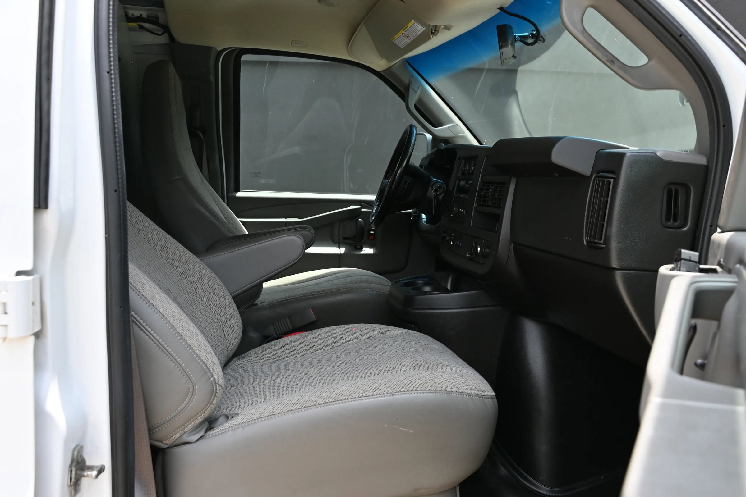 Used 2021 Chevrolet Express 2500 w/ Driver Convenience Package image 16