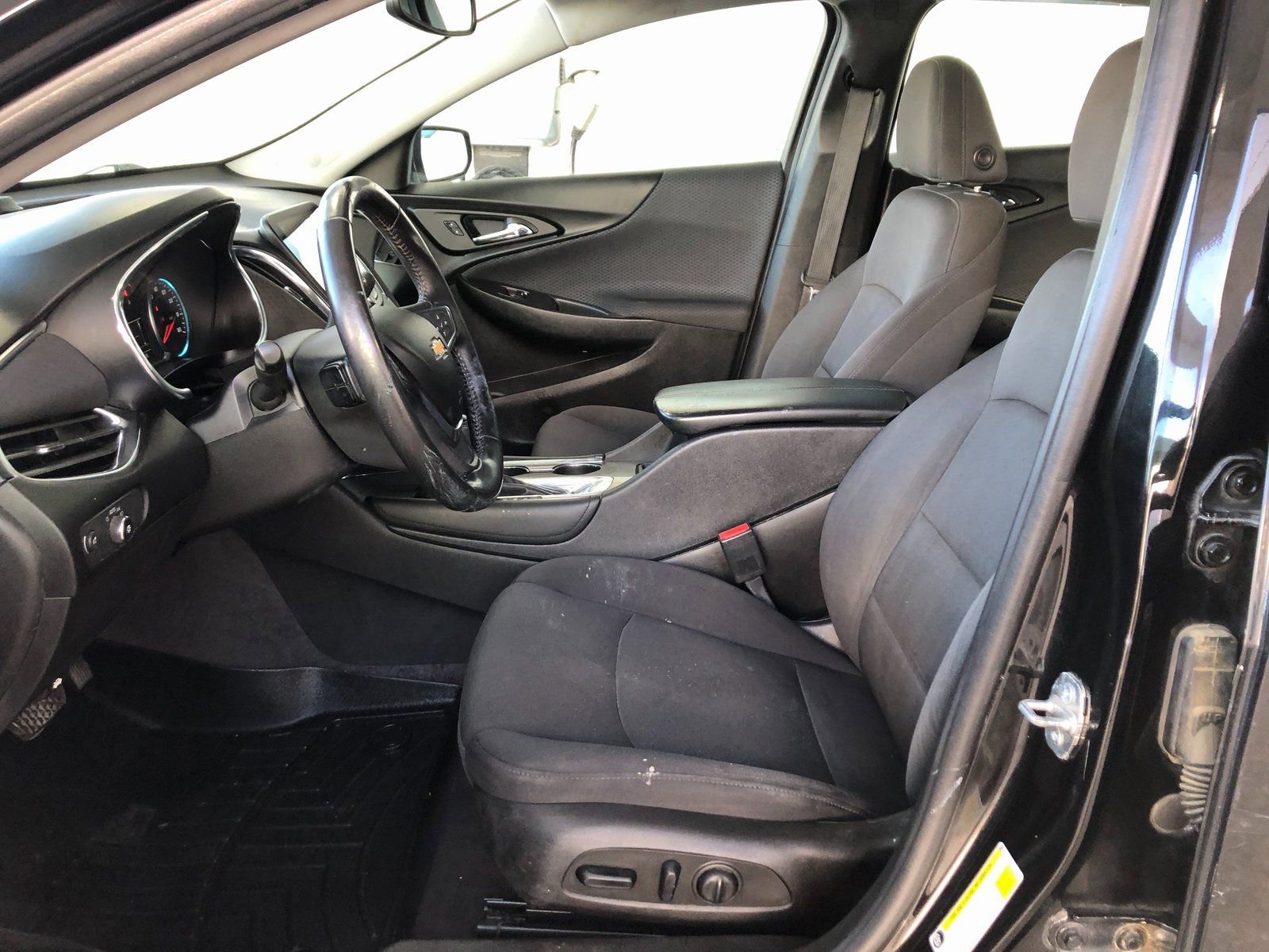 Used 2018 Chevrolet Malibu LT image 17