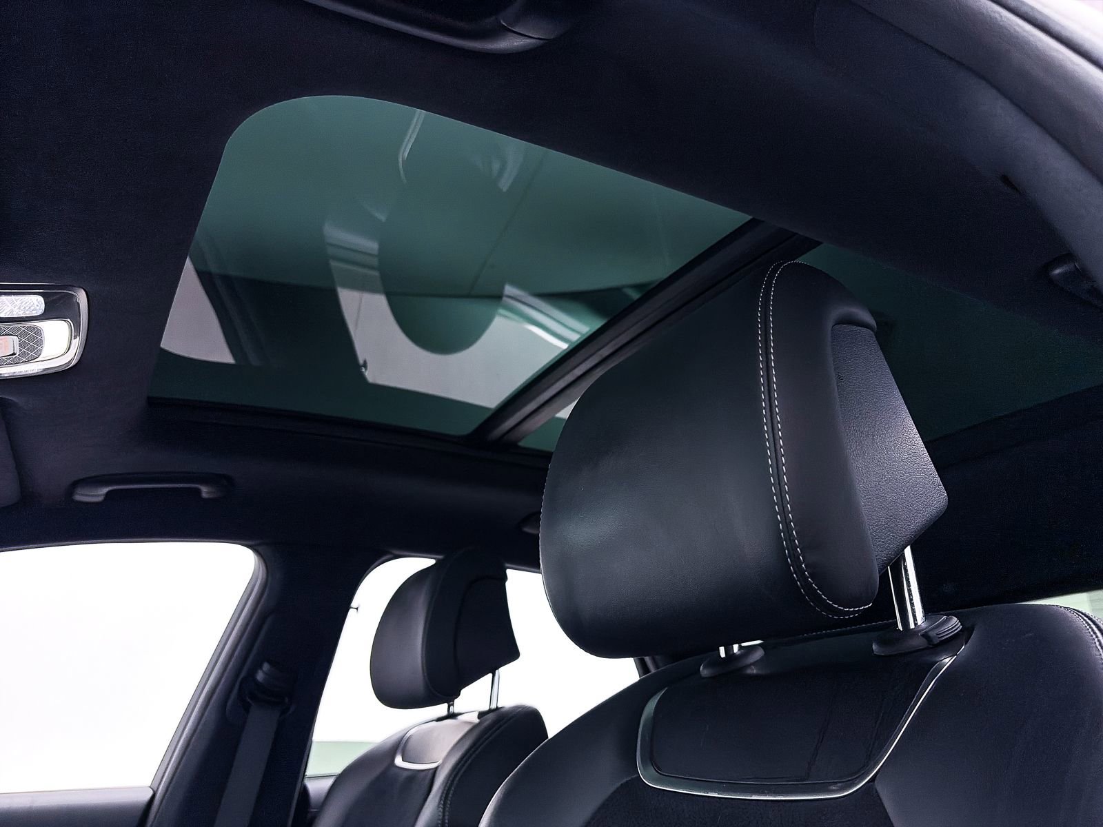 Used 2022 Genesis GV70 3.5T Sport w/ Sport Prestige Package AWD/4WD image 3