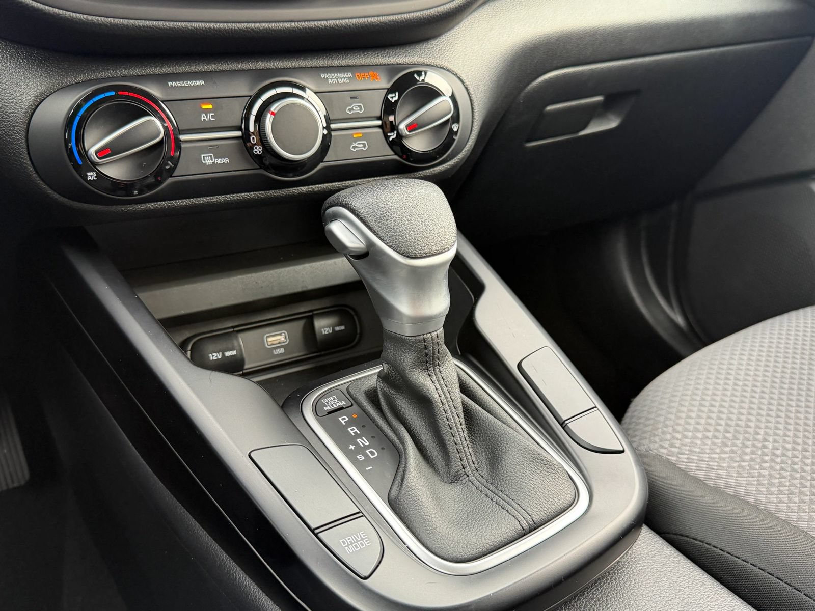 Used 2025 Kia Soul LX w/ LX Technology Package FWD image 21