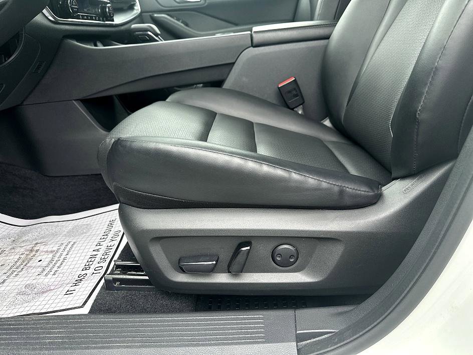 Certified 2023 Nissan Rogue SV w/ SV Premium Package image 21