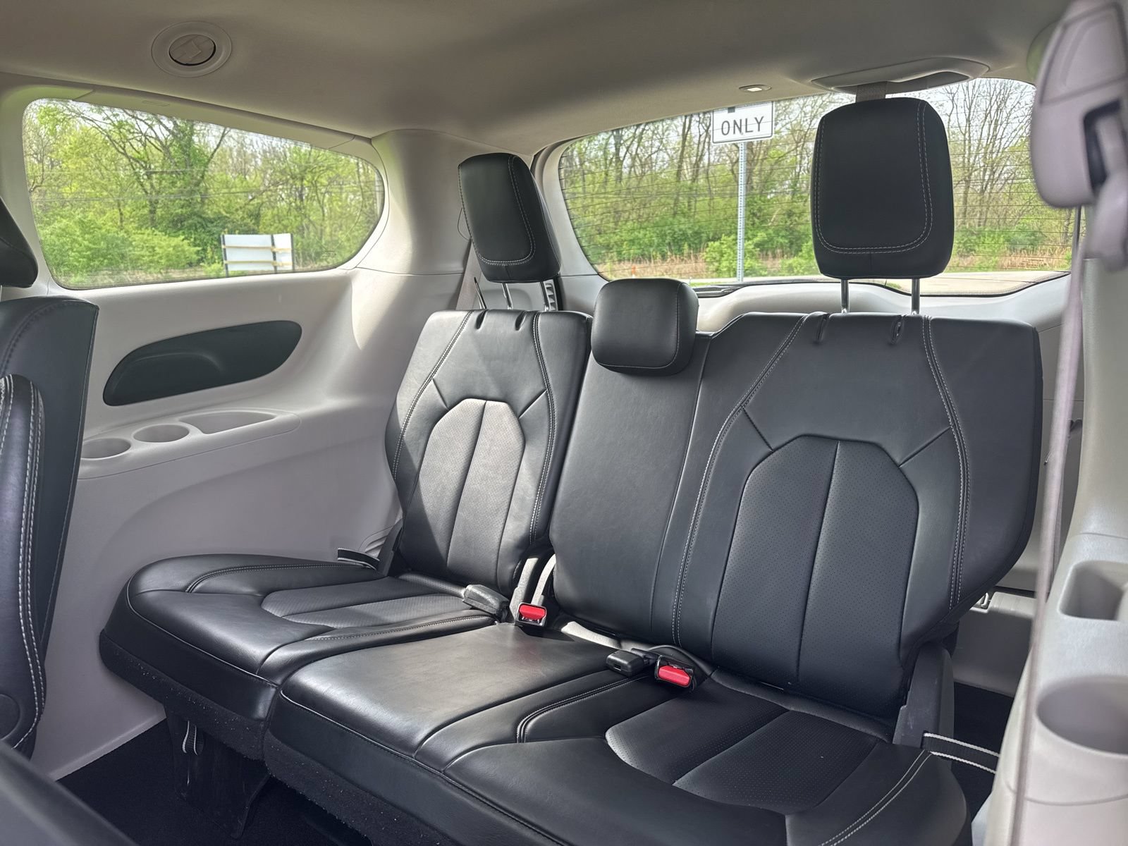 Used 2024 Chrysler Pacifica Limited FWD image 14